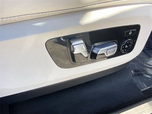 Used 2022 BMW X5 xDrive40i w/ Luxury Seating Package image 12
