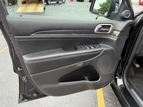Used 2015 Jeep Grand Cherokee Overland AWD/4WD image 13