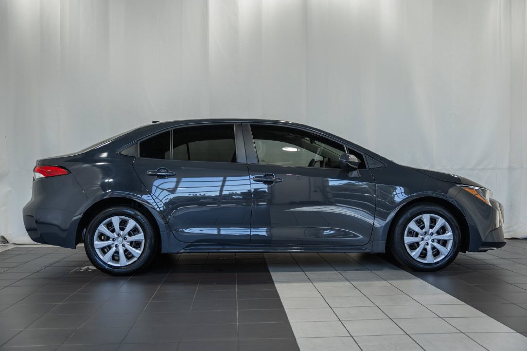 Used 2025 Toyota Corolla LE FWD image 3