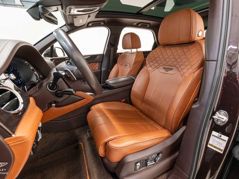 Used 2021 Bentley Bentayga AWD/4WD image 23