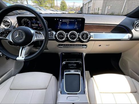 Used 2026 Mercedes-Benz GLB 250 4MATIC image 15