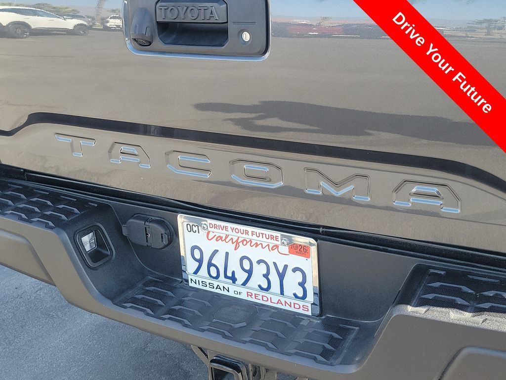 Used 2020 Toyota Tacoma SR5 RWD image 28