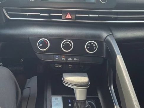 Certified 2026 Hyundai Elantra SE FWD image 16