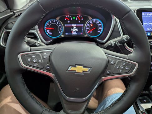 Used 2023 Chevrolet Equinox Premier AWD/4WD image 19