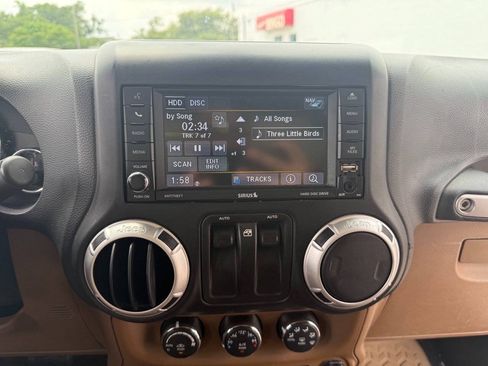 Used 2013 Jeep Wrangler Rubicon w/ PWR Convenience Group AWD/4WD image 17