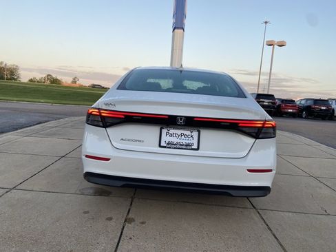 Used 2023 Honda Accord EX image 11
