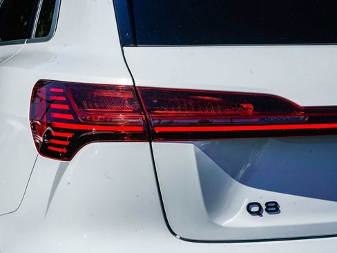 Used 2024 Audi Q8 e-tron Premium Plus w/ Premium Plus Package image 9