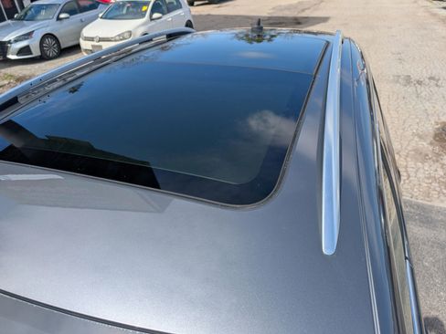 Used 2016 Volkswagen Tiguan SE image 9