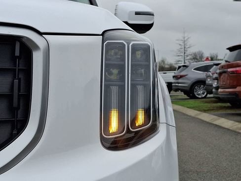 Used 2024 Kia Telluride EX image 10