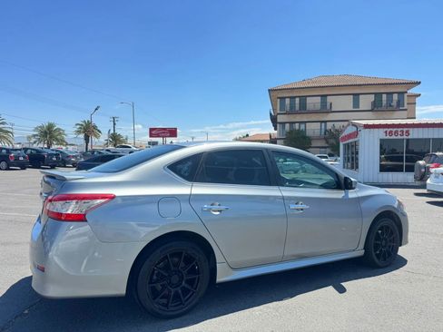 Used 2014 Nissan Sentra SR w/ SR Driver Package FWD image 9