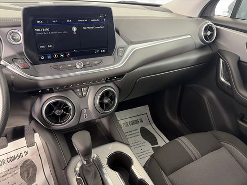 Used 2025 Chevrolet Blazer LT image 4