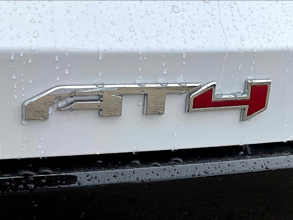 New 2027 GMC Terrain AT4 w/ Convenience Package III AWD/4WD image 9