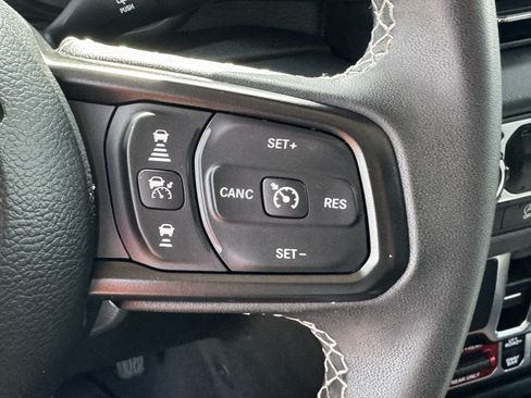Used 2025 Jeep Wrangler Unlimited Rubicon AWD/4WD image 23