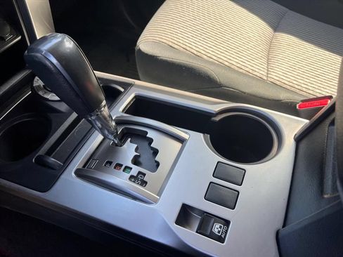 Used 2017 Toyota 4Runner SR5 AWD/4WD image 24