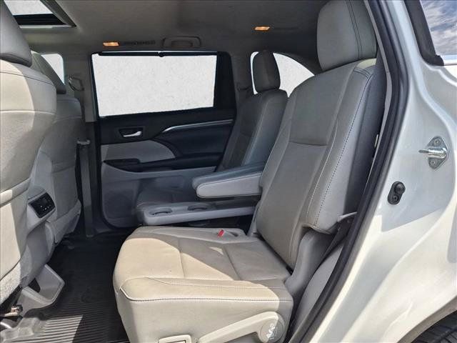 Used 2019 Toyota Highlander Limited AWD/4WD image 18