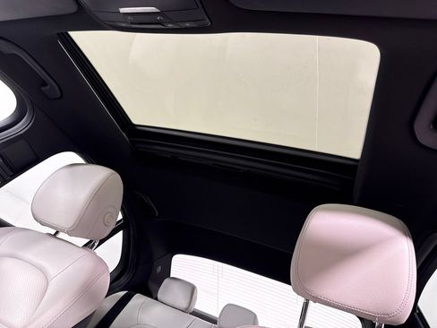 Used 2018 Mercedes-Benz C 300 Sedan image 19