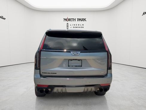 Used 2023 Cadillac Escalade ESV V w/ LPO, ONYX Package AWD/4WD image 6