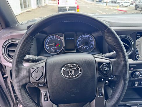 Used 2023 Toyota Tacoma TRD Off-Road AWD/4WD image 9