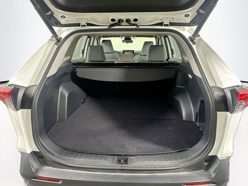Used 2022 Toyota RAV4 XLE Premium image 29