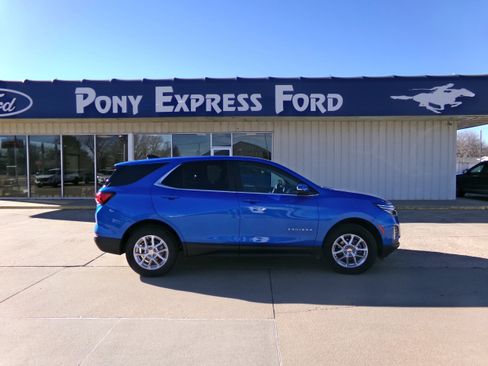 Used 2024 Chevrolet Equinox LT image 2