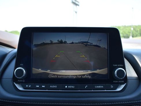 Used 2023 Nissan Rogue SV FWD image 17