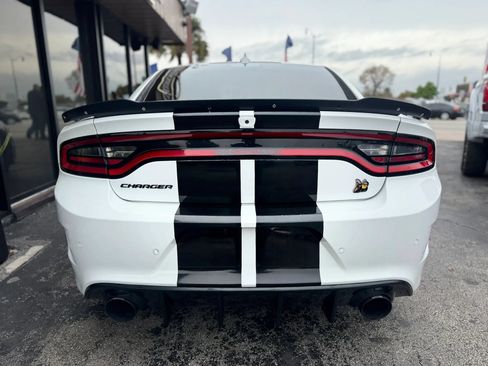 Used 2019 Dodge Charger Scat Pack RWD image 10