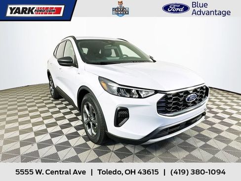 Certified 2025 Ford Escape ST-Line w/ Equipment Group 301A FWD image 1