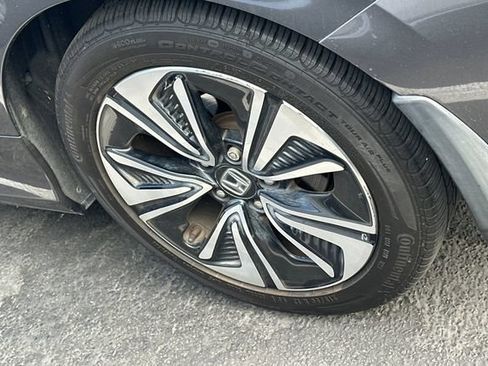 Used 2018 Honda Civic EX-L image 4