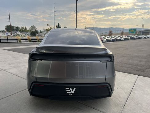 Used 2026 Tesla Model Y Long Range RWD image 6