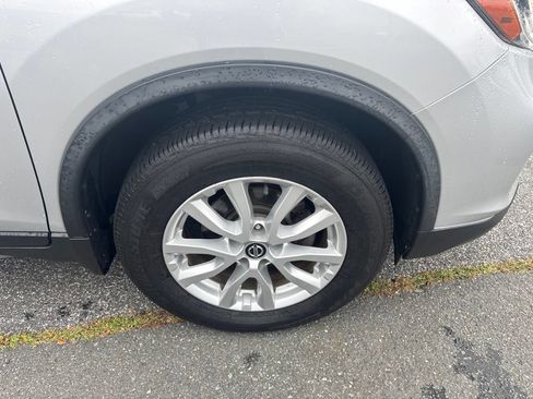 Used 2018 Nissan Rogue SV w/ Sun & Sound Touring Package AWD/4WD image 10