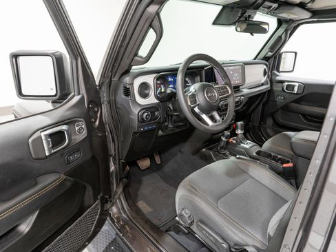 Used 2025 Jeep Wrangler Unlimited Sahara AWD/4WD image 12