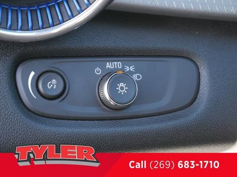 Used 2024 Chevrolet Trax LT w/ LT Convenience Package FWD image 22