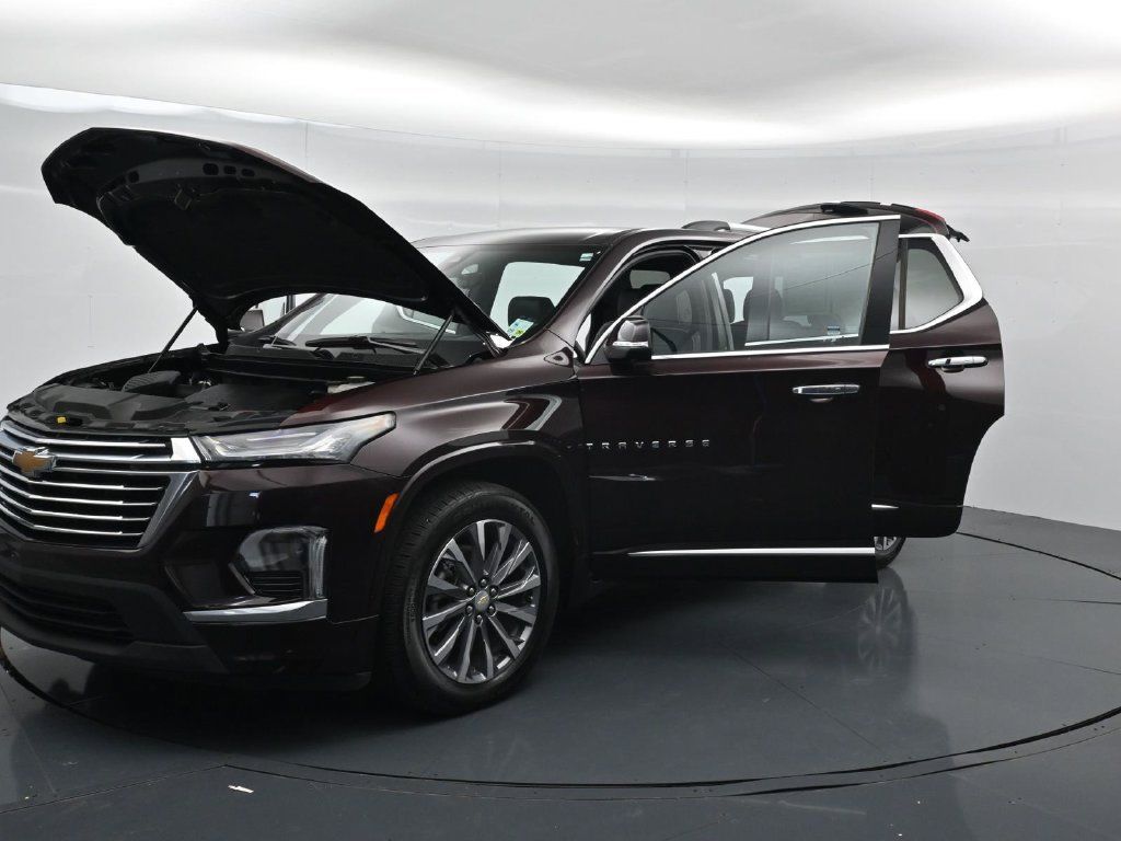 Used 2023 Chevrolet Traverse Premier FWD image 37
