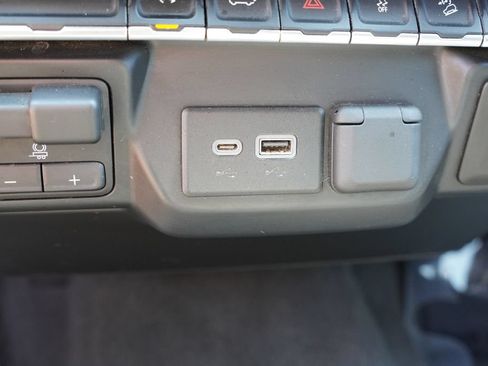 Used 2019 Chevrolet Silverado 1500 RST AWD/4WD image 28