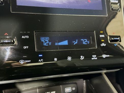 Used 2024 Hyundai Santa Cruz SEL FWD image 13