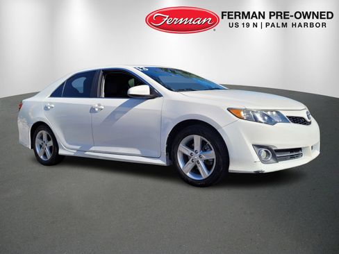 Used 2013 Toyota Camry SE image 1