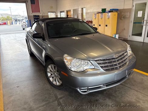 Used 2010 Chrysler Sebring LX w/ Convenience Group FWD image 2