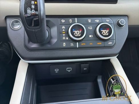 Used 2024 Land Rover Defender 130 X-Dynamic SE image 12