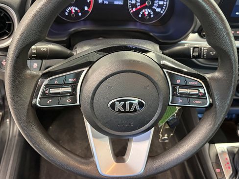 Used 2021 Kia Forte LXS FWD image 17