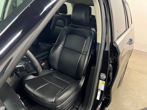 Used 2023 Lincoln Aviator AWD image 32