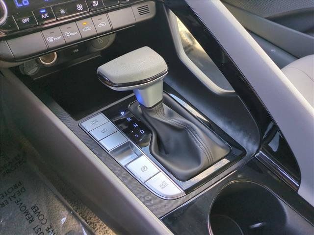 Used 2026 Hyundai Elantra Hybrid FWD image 12