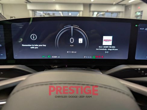 Used 2025 Lucid Air Touring AWD/4WD image 18