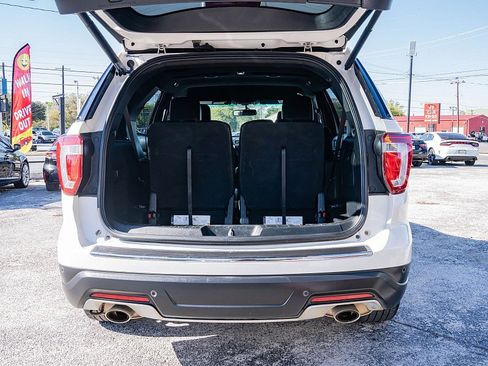 Used 2018 Ford Explorer XLT w/ Equipment Group 202A image 12