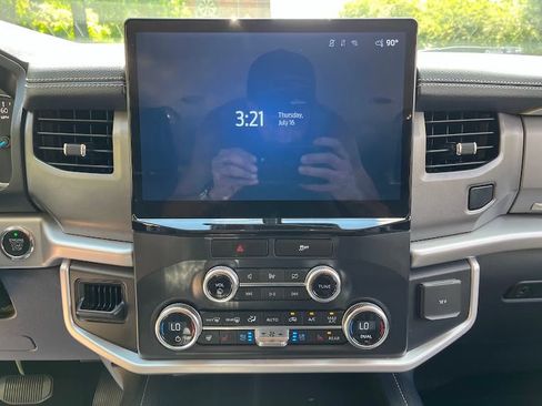 Used 2022 Ford Expedition XLT RWD image 17