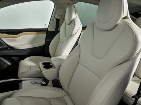 Used 2018 Tesla Model X 75D image 18