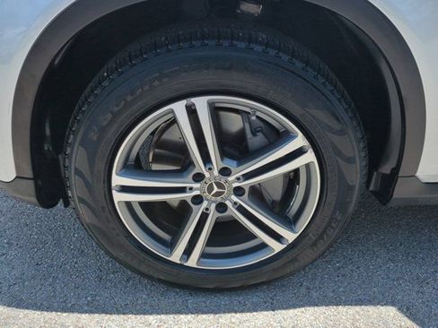 Used 2020 Mercedes-Benz GLC 300 4MATIC image 10