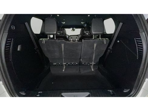 Used 2025 Chrysler Pacifica Select FWD image 18