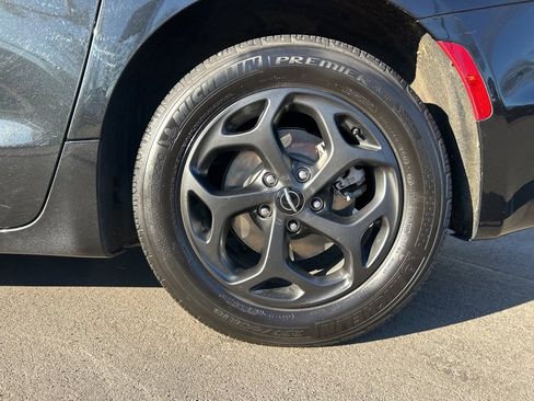 Certified 2023 Chrysler Pacifica Touring-L w/ Uconnect Theater Family Group image 3