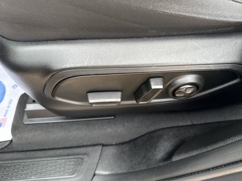 Used 2023 Jeep Grand Cherokee Laredo image 12