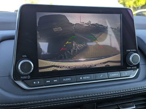 Used 2023 Nissan Rogue SV image 23